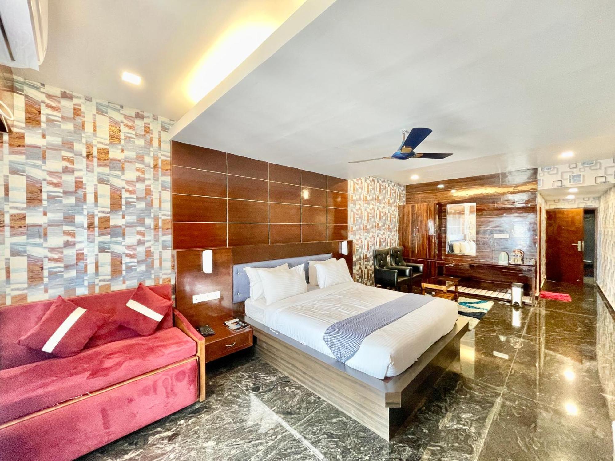 Hotel V-I Near Sea , Puri Private-Park -Gym-Spa Fully-Airconditioned-Hotel Lift-And-Parking-Facilities Breakfast-Included Εξωτερικό φωτογραφία