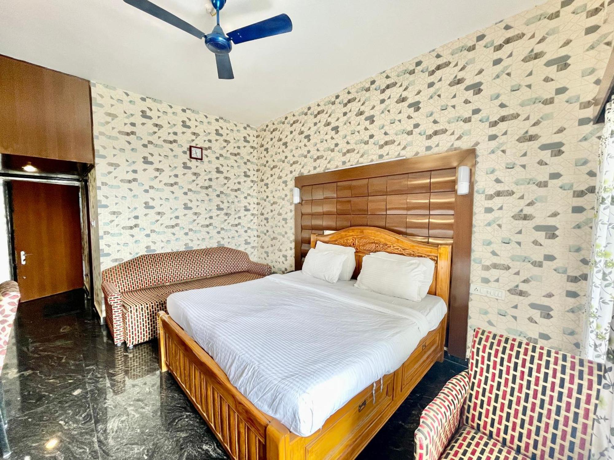 Hotel V-I Near Sea , Puri Private-Park -Gym-Spa Fully-Airconditioned-Hotel Lift-And-Parking-Facilities Breakfast-Included Εξωτερικό φωτογραφία