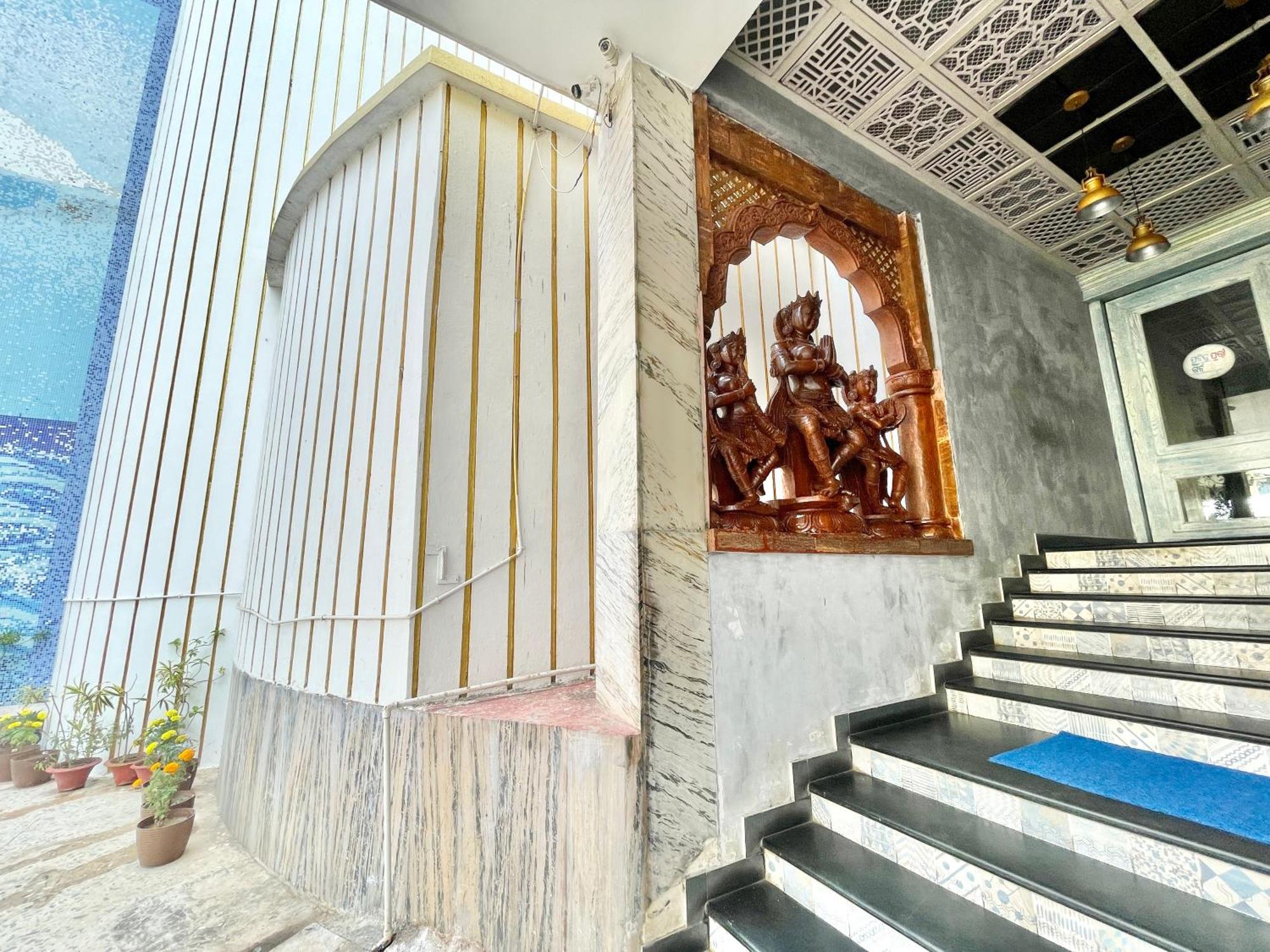 Hotel V-I Near Sea , Puri Private-Park -Gym-Spa Fully-Airconditioned-Hotel Lift-And-Parking-Facilities Breakfast-Included Εξωτερικό φωτογραφία