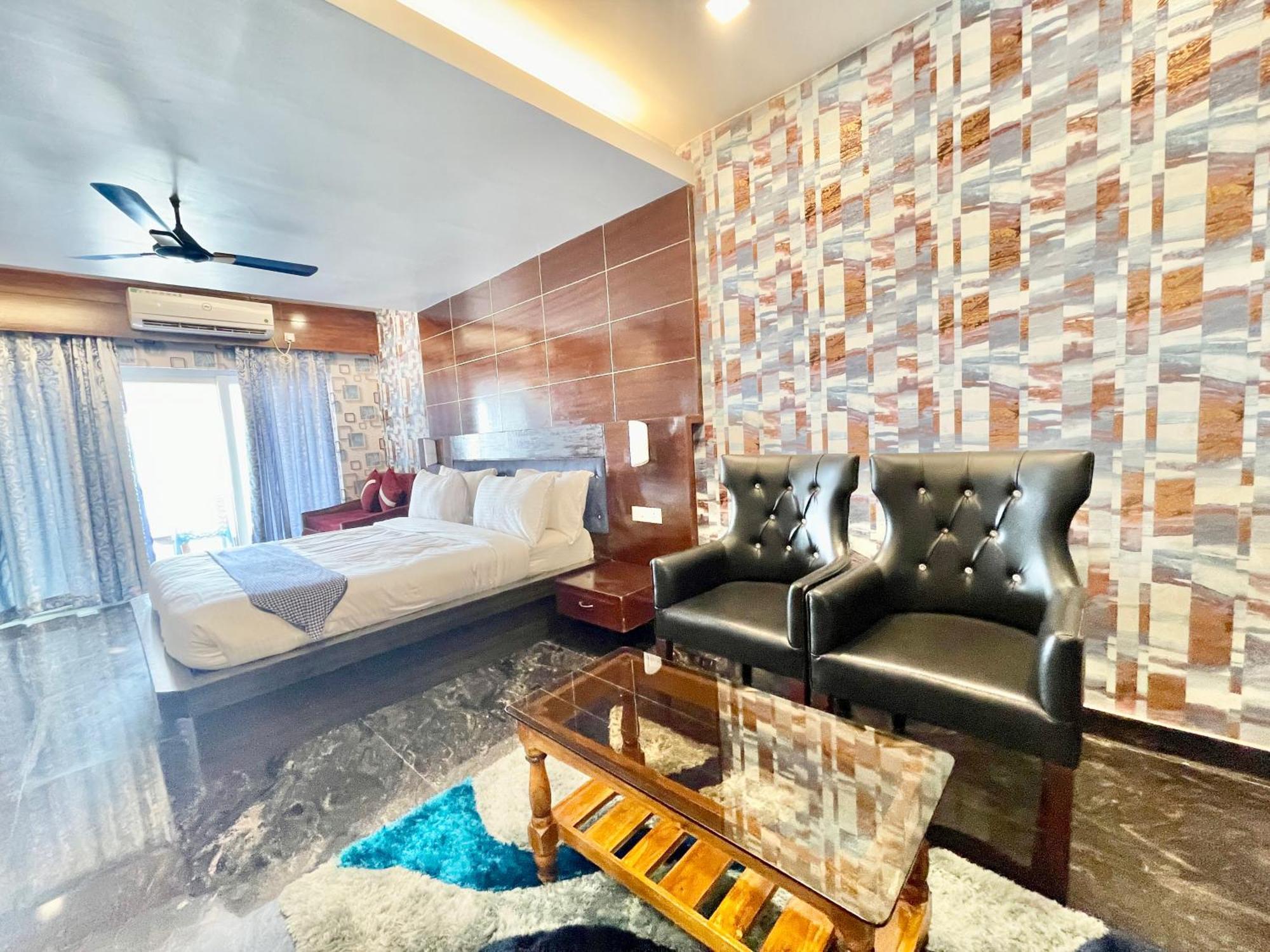 Hotel V-I Near Sea , Puri Private-Park -Gym-Spa Fully-Airconditioned-Hotel Lift-And-Parking-Facilities Breakfast-Included Εξωτερικό φωτογραφία