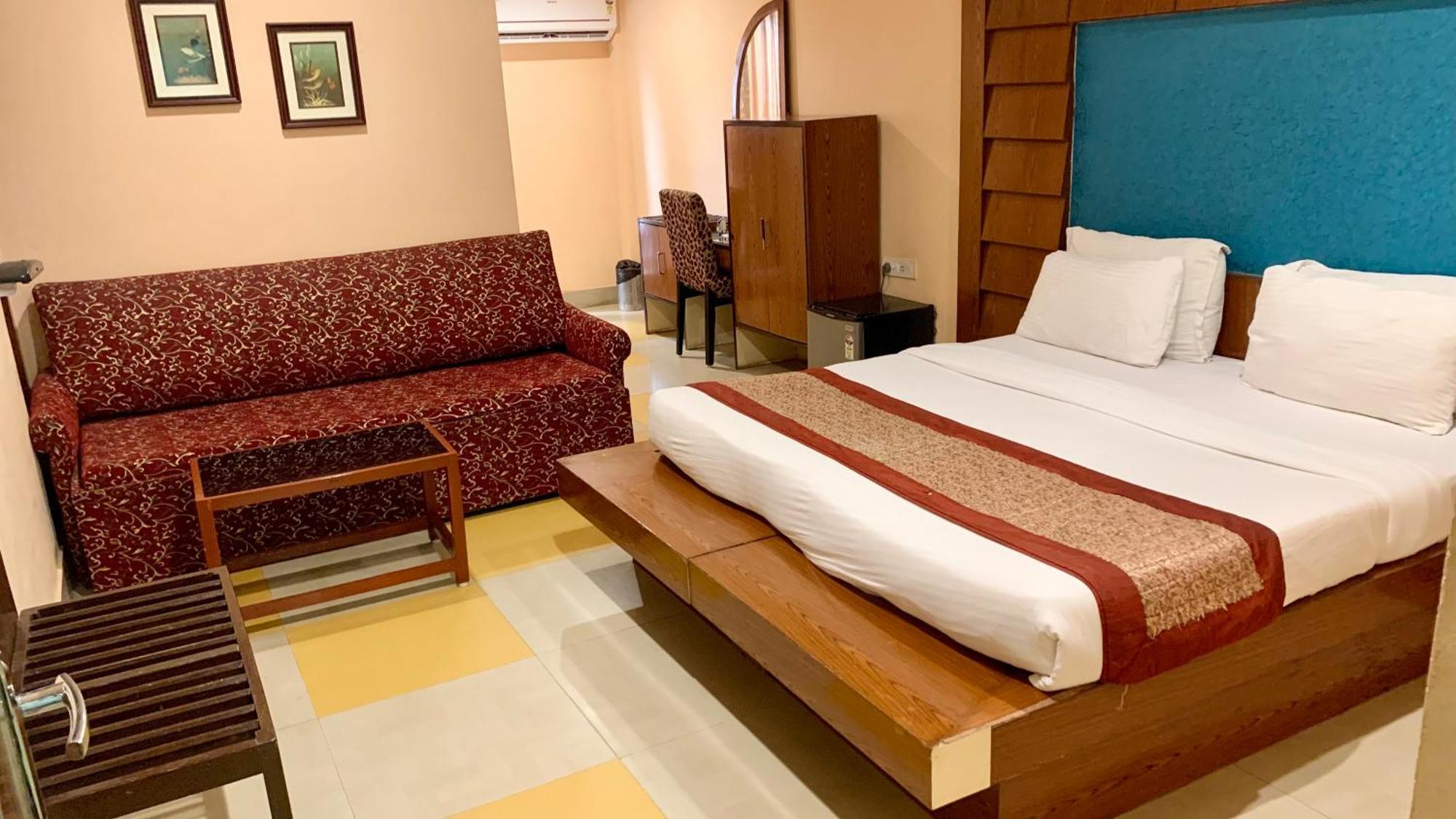 Hotel V-I Near Sea , Puri Private-Park -Gym-Spa Fully-Airconditioned-Hotel Lift-And-Parking-Facilities Breakfast-Included Εξωτερικό φωτογραφία
