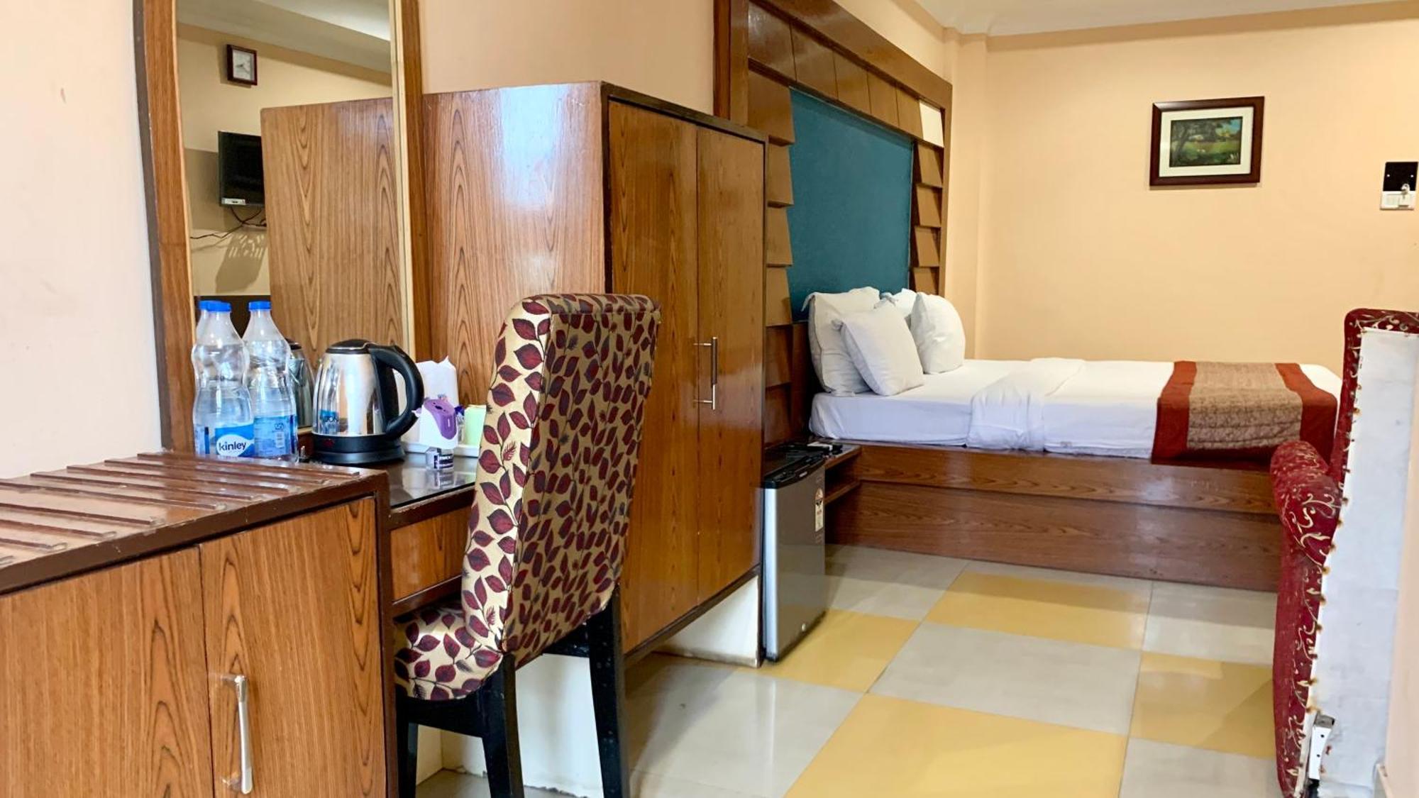Hotel V-I Near Sea , Puri Private-Park -Gym-Spa Fully-Airconditioned-Hotel Lift-And-Parking-Facilities Breakfast-Included Εξωτερικό φωτογραφία