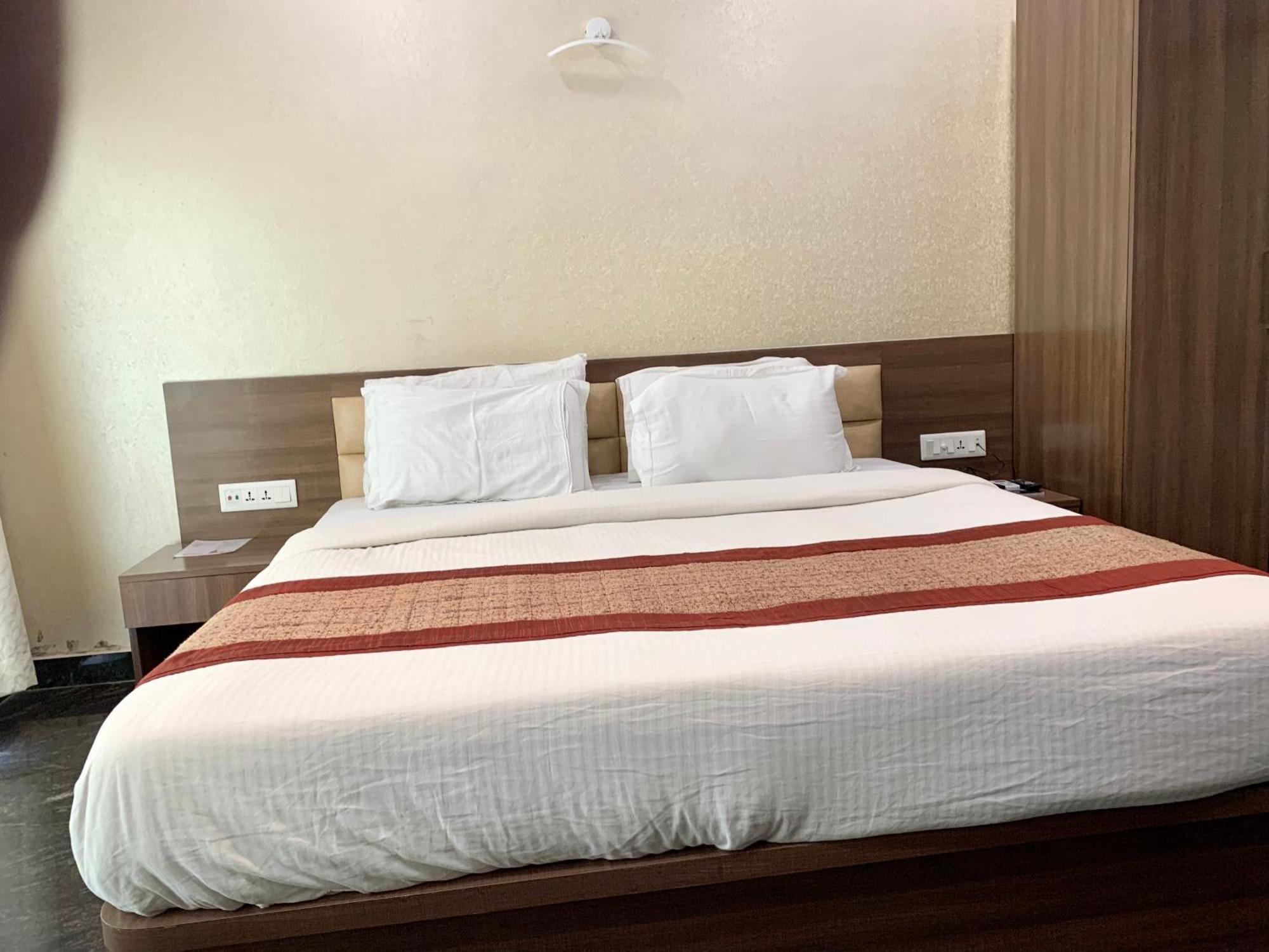 Hotel V-I Near Sea , Puri Private-Park -Gym-Spa Fully-Airconditioned-Hotel Lift-And-Parking-Facilities Breakfast-Included Εξωτερικό φωτογραφία